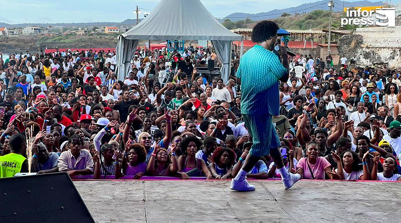 Santa Cruz: Chuviscos não travam primeiro dia do Festival de Areia Grande, que reuniu milhares de pessoas até ao amanhecer