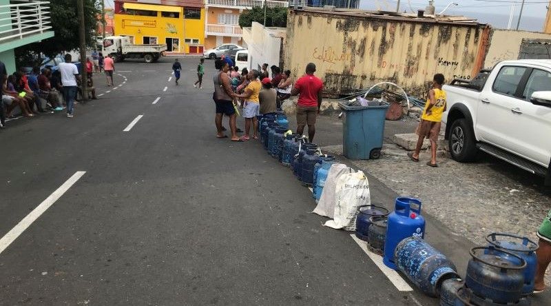 Fogo: Escassez de gás butano origina longas filas juntos dos postos de venda