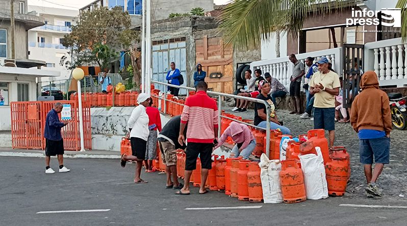 Primeiro-ministro alerta para crime de açambarcamento face a queixas de falta de gás no Fogo