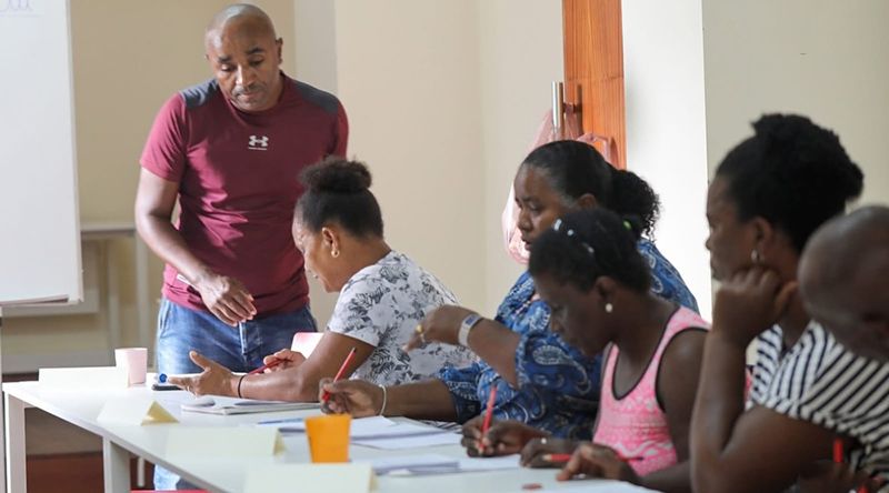São Vicente: Formação da Associação de Peixeiras do Mindelo ajuda 16 pessoas a ler e a escrever