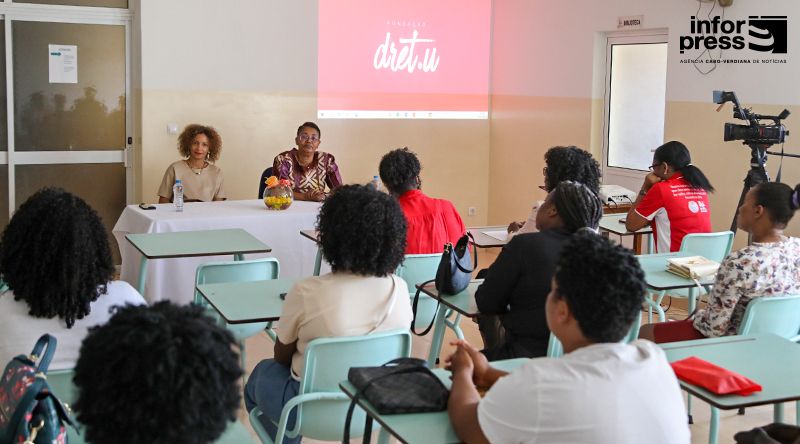 Primeira Dama destaca importância da formação de assistentes de família na promoção do emprego para mulheres vulneráveis