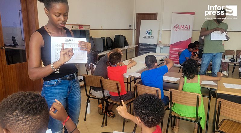 ADESP-CV promove formação em língua gestual para crianças portadoras de deficiência auditiva”