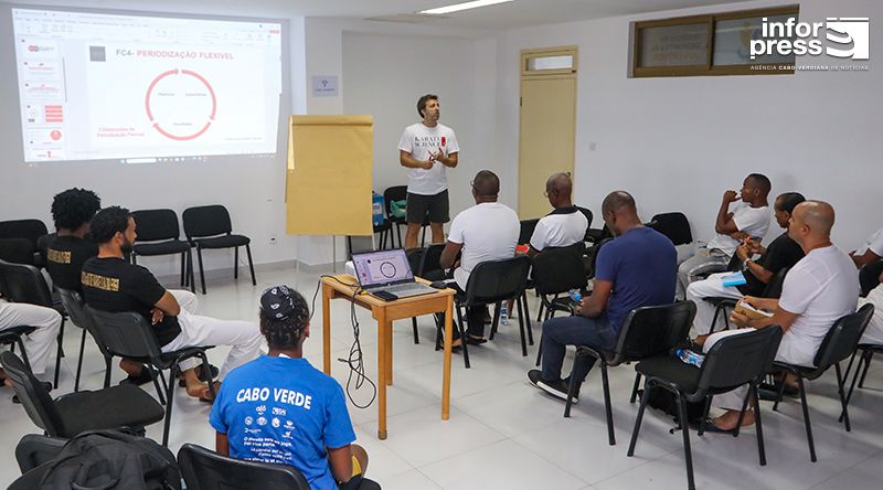 Federação de Karaté quer multiplicar conhecimentos da formação para elevar a qualidade do treino nacional