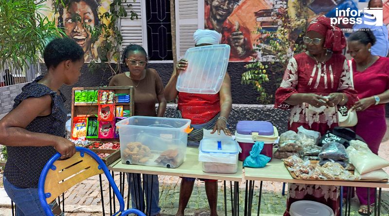 Santa Cruz: Jovens e mulheres chefes-de-família encerram formação com feira de produtos
