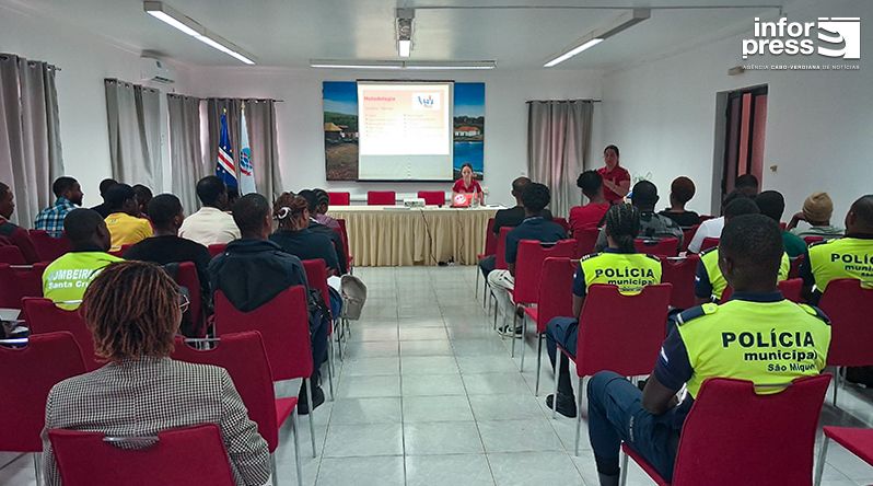 São Miguel: Câmara promove formação de bombeiros para reforçar protecção civil
