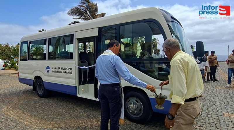 Santo Antão: Alunos da Freguesia de São Pedro Apóstolo já contam com transporte escolar diário