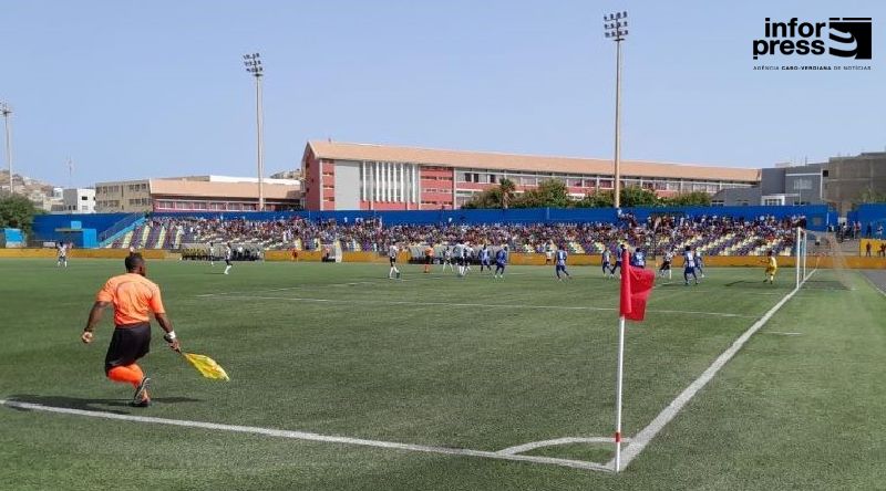 Futebol/São Vicente: Líderes Mindelense e Derby taco-a-taco na liderança despacham adversários com “chapa 4”