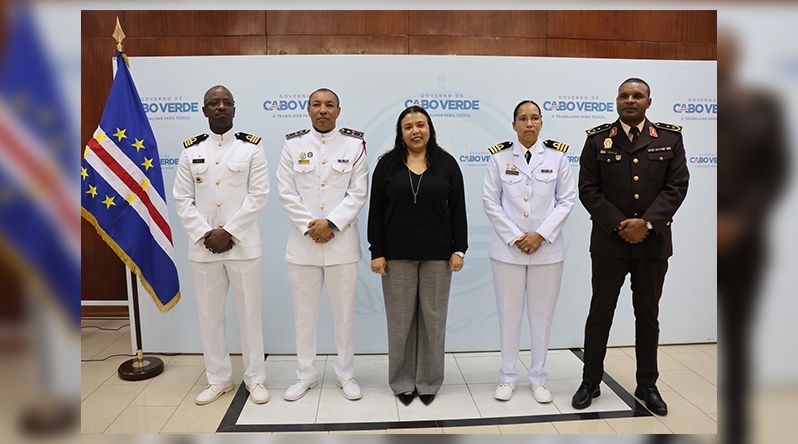 Ministra da Defesa Nacional confere posse a novos comandantes das Forças Armadas