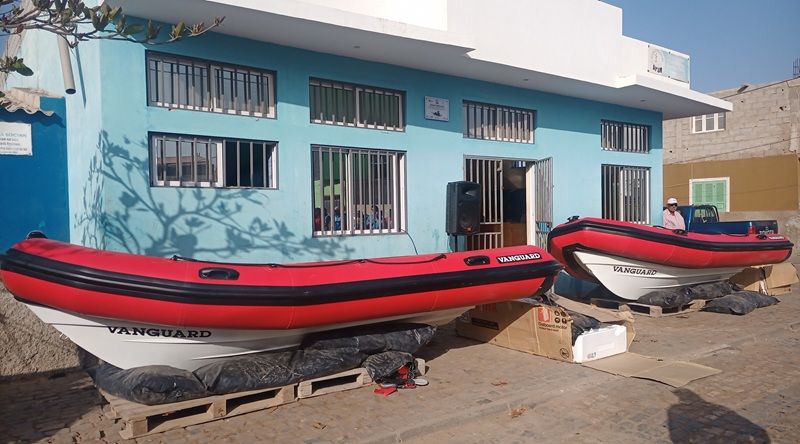 Ilha Sal: Governo entrega botes semi-rígidos à Associação dos Pescadores de Santa Maria para reforçar segurança e actividade piscatória