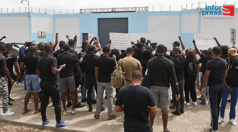Agentes prisionais cancelam greve após acordo com Ministério da Justiça sobre carreira