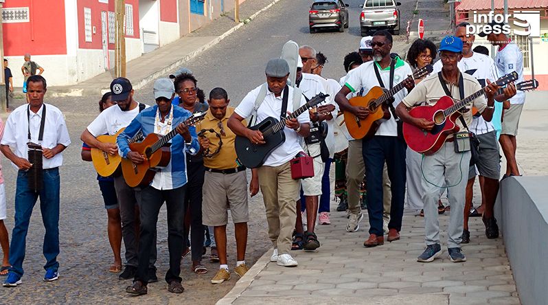 Porto Novo: Grupo de músicos leva morna às ruas no Dia Nacional da Cultura e das Comunidades