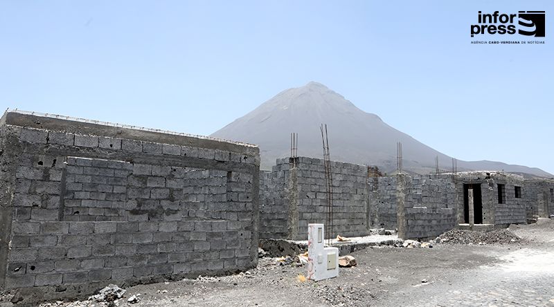 Fogo: IFH assina contrato com empresa TER Construção para edificação de 36 habitações T3 em Chã das Caldeiras