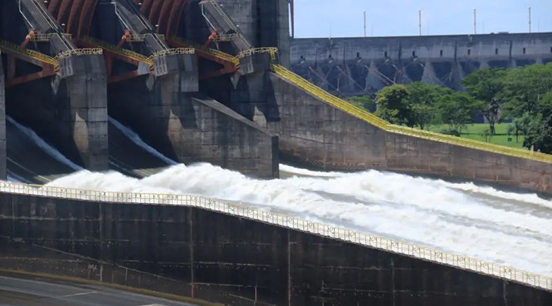 Hidroeléctrica paraguaio–brasileira gerou em 2025 energia para abastecer o mundo num dia