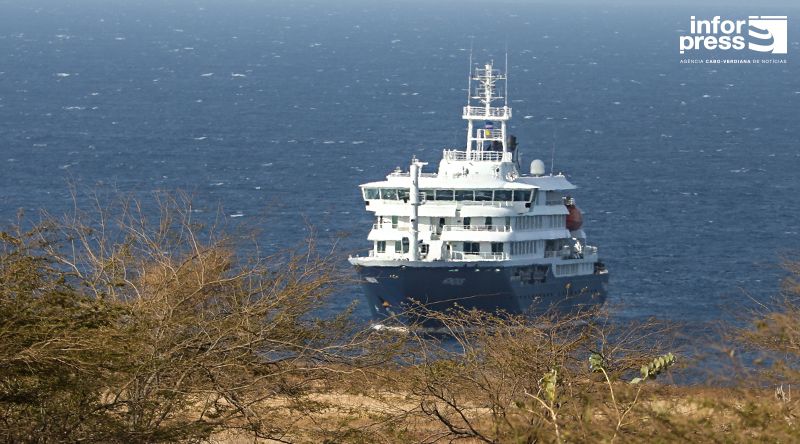 Caso de hantavírus: OMS mantém monitorização de navio ao largo da Praia em coordenação internacional