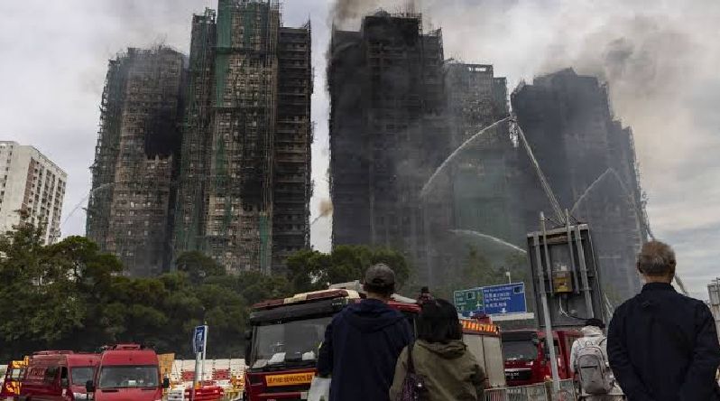 Número de mortos no incêndio em Hong Kong sobe para 146