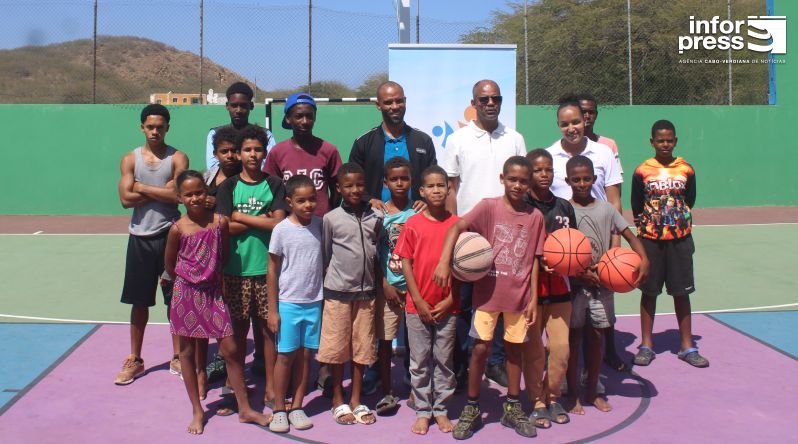 Brava: IDJ entrega equipamentos de basquetebol no polidesportivo de Palhal