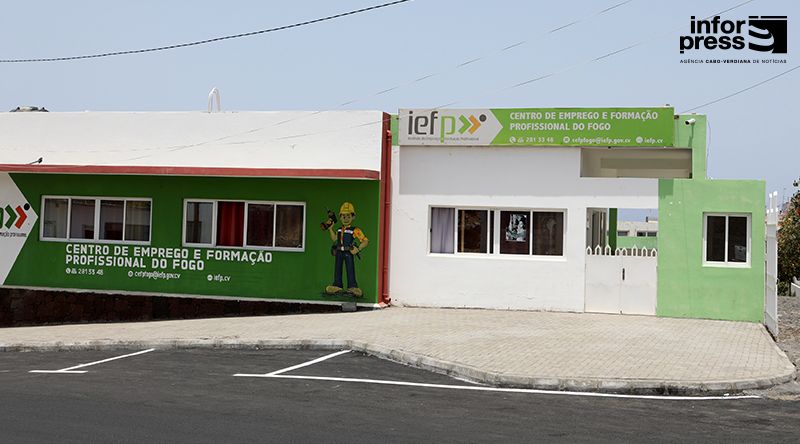 Fogo: Centro de Emprego adquire equipamento da Starlink para garantir Internet gratuita aos utentes