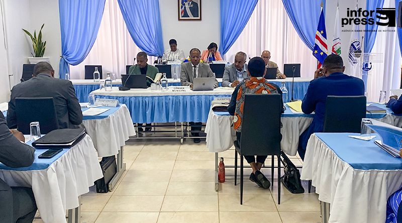 Praia: Presidente da câmara municipal diz que fundo de financiamento municipal não cobre salários