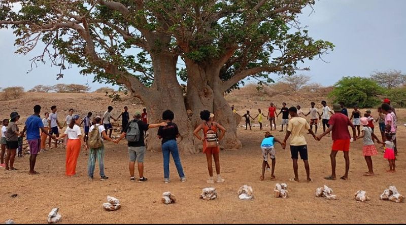 Maio: Jovens do Morro realizam campanha de limpeza na comunidade