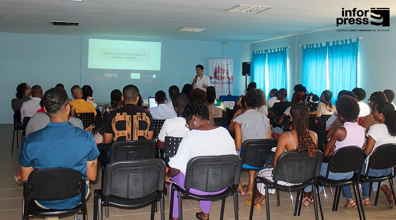 Professor do ISCAL profere aula Magna no ISCEE sobre futuro do ensino superior (c/áudio)