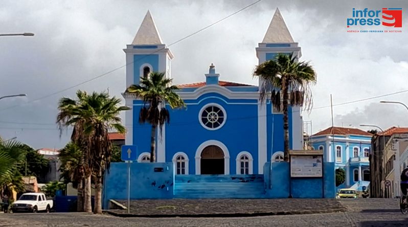 Fogo: Cruz da Igreja Matriz de São Filipe recolocada este fim-de-semana após restauração na Praia