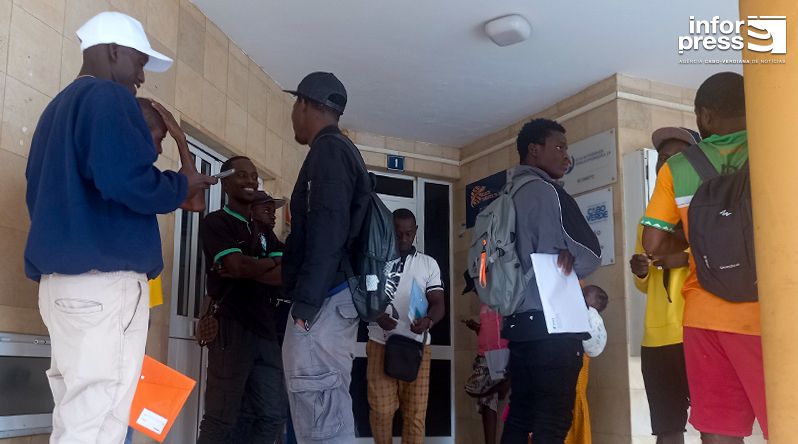 Praia: Imigrantes Africanos pedem menos tempo de espera na entrega de títulos de residência