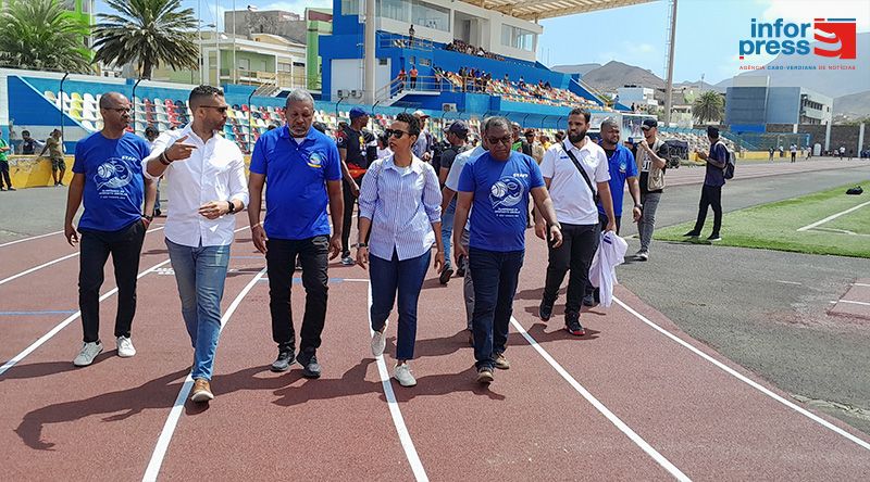 São Vicente: Ministro inaugura pista de tartan e promete infra-estrutura idêntica para mais três regiões desportivas