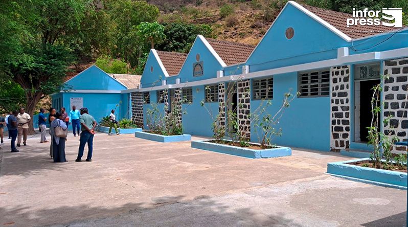 Câmara de São Miguel entrega obras de requalificação de jardim infantil e escola básica de Principal