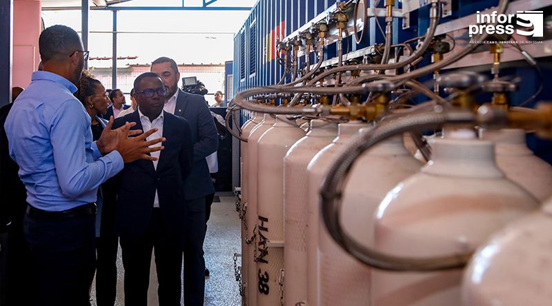 Nova central de oxigénio no hospital da Praia garante poupança anual de mais de 120 mil contos - Vice-PM