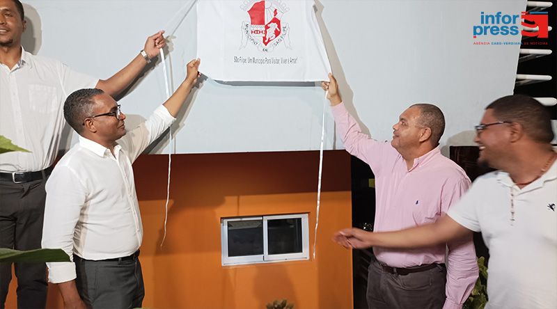 São Filipe: Nuías Silva inaugura praça com parque infantil e internet gratuita em Terra Branca