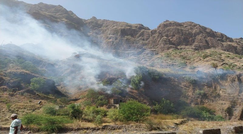 Santo Antão: Incêndio consome cinco mil metros quadrados na Ladeira das Canas, em Ponte de Canal