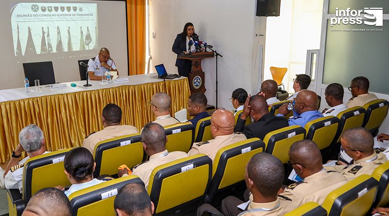 Ministra apela ao engajamento militar na implementação de reformas e reforço da prontidão operacional