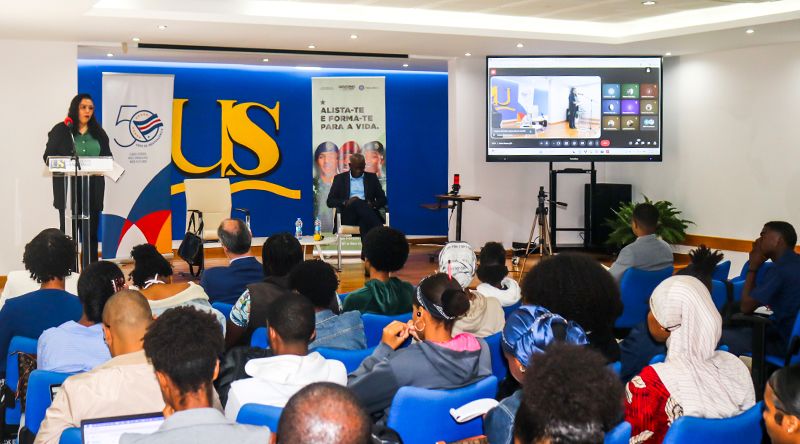 Ministra Janine Lélis desafia jovens a explorar oportunidades na Defesa Nacional