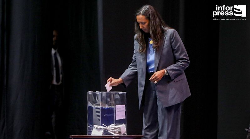 Parlamento: Janira Hopffer Almada eleita primeira mulher presidente da Assembleia Nacional