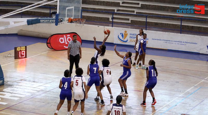Basquetebol/Feminino: La Família estreia-se com vitória expressiva sobre ADR Mário Freire no Nacional sénior