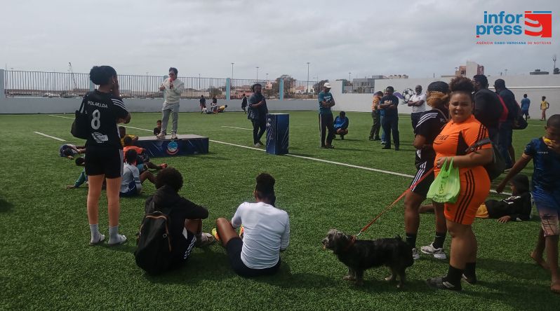 Ilha do Sal/Semana da República: Autarquia inaugura campo de futebol de sete na Palmeira 