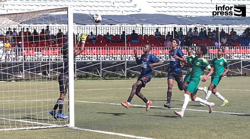 Futebol/ Nacional Sub-17: Escola Vitória e Cantareira vencem e ficam perto de apuramento às semifinais 