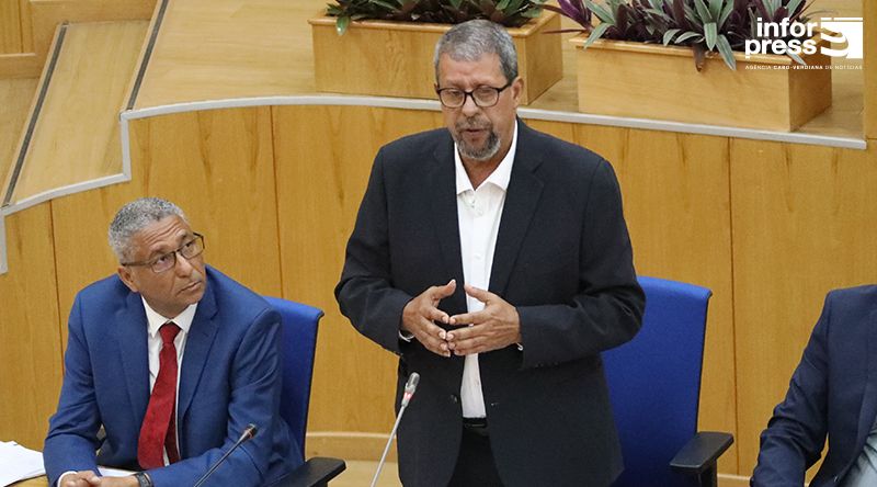Estado da Nação: Ministro da Saúde desmente falta de reagentes e medicamentos no Hospital Universitário Agostinho Neto