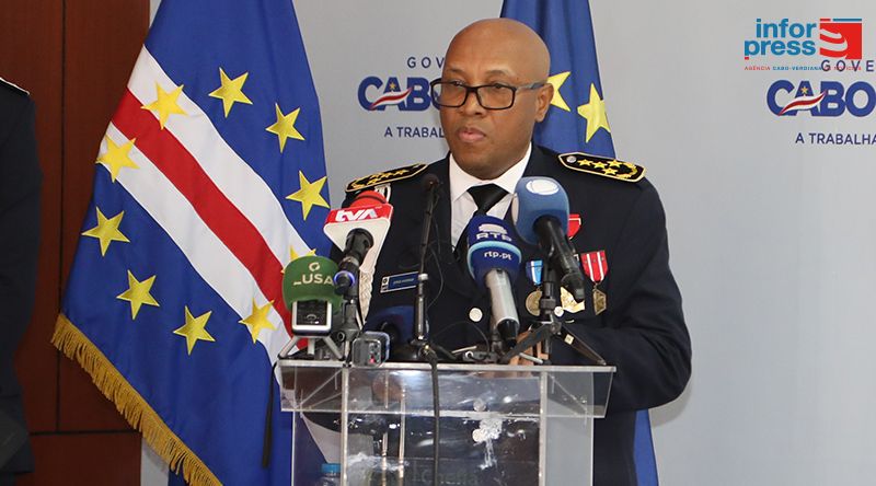 Superintendente-geral Jorge Andrade empossado como novo director nacional da Polícia Nacional