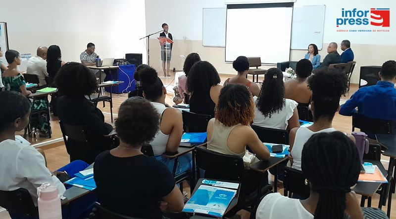 São Vicente: Pró-reitor da Uni-CV enaltece papel dos enfermeiros no “fortalecimento da humanidade”