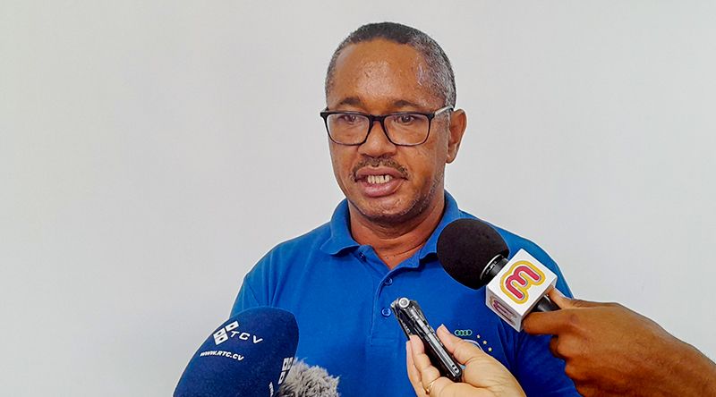 São Vicente: Câmara compra três carros de recolha de lixo avaliados em mais de 52 mil contos (c/áudio)