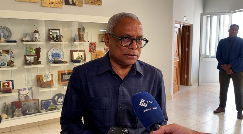   PR considera “enriquecedora” visita ao Sal e alerta para abandono escolar