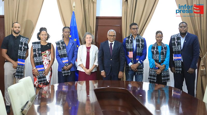 Seis jovens cabo-verdianos seleccionados no YALI 2025 recebidos pelo PR