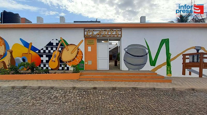 Porto Novo: Laboratório experimental de artesanato e design recebe oficina sobre educação pelas artes plásticas e dramáticas