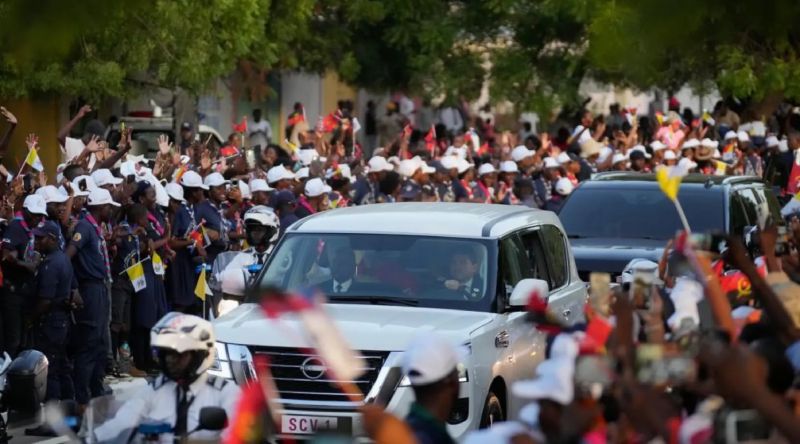 Papa/Angola: Leão XIV despede-se com banho de multidão e segue para Malabo