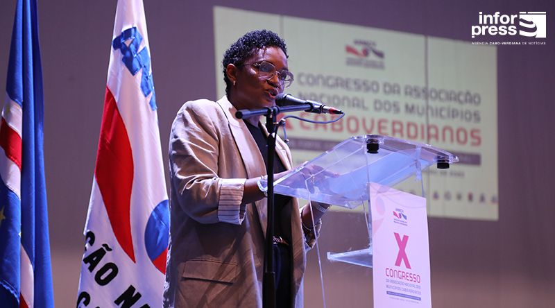 “Sem municípios fortes a descentralização corre risco de se converter numa transferência de dificuldades” – Leida Santos