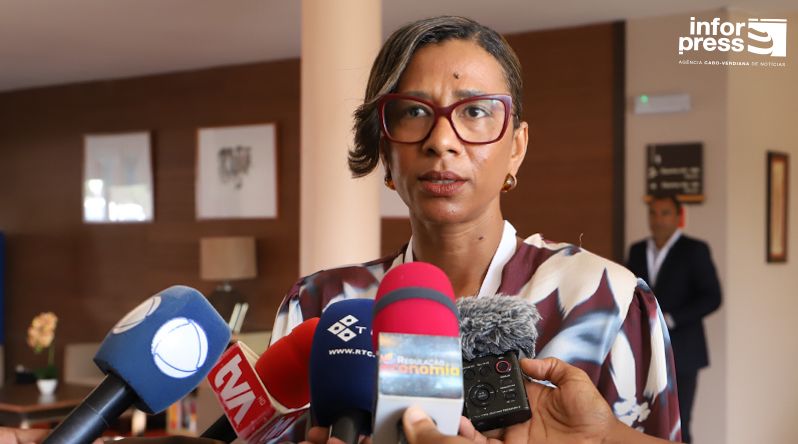 Leonilde Santos aponta consolidação da presença internacional da ARME na transição de reguladores