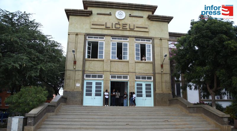 Comissão de finalista quer manter viva memórias do Liceu Domingos Ramos