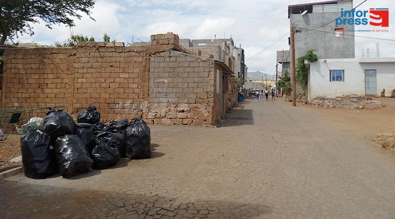 Praia: Alto Safende recebe campanha de limpeza contra dengue 