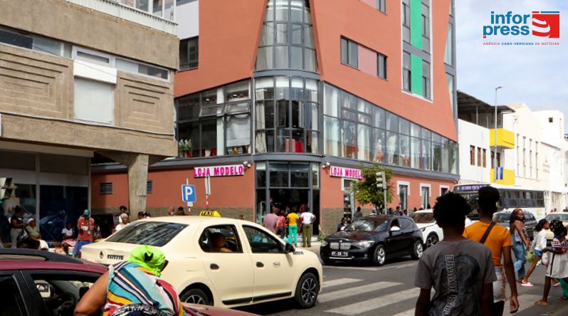 Autoridade da Receitas do Estado sela e suspende actividade de casa comercial chinesa no Platô